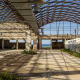 ...un capannone costruito negli anni 60 che, dopo aver ospitato anche l�ex supermercato GS, fu abbandonato per decenni riducendosi a rudere (foto di Antonio Caradonna)